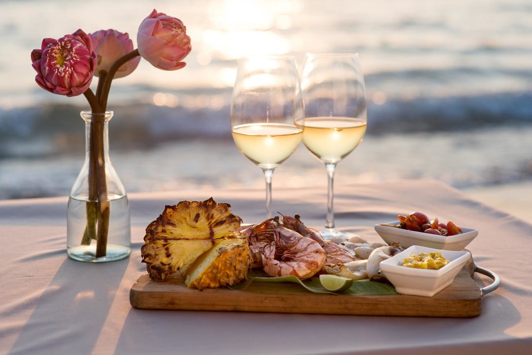 “WINE SUMMER NIGHT” - Cena degustazione animata e dinner show in spiaggia.