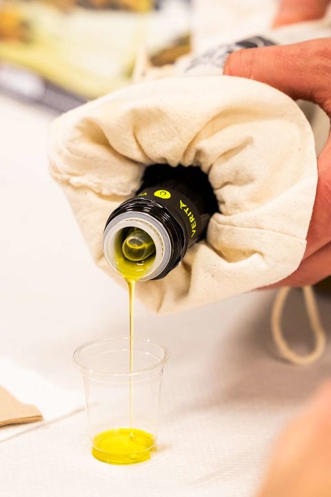 Mare Mosto 2026  Come si degusta l'olio. Come si degustano le olive