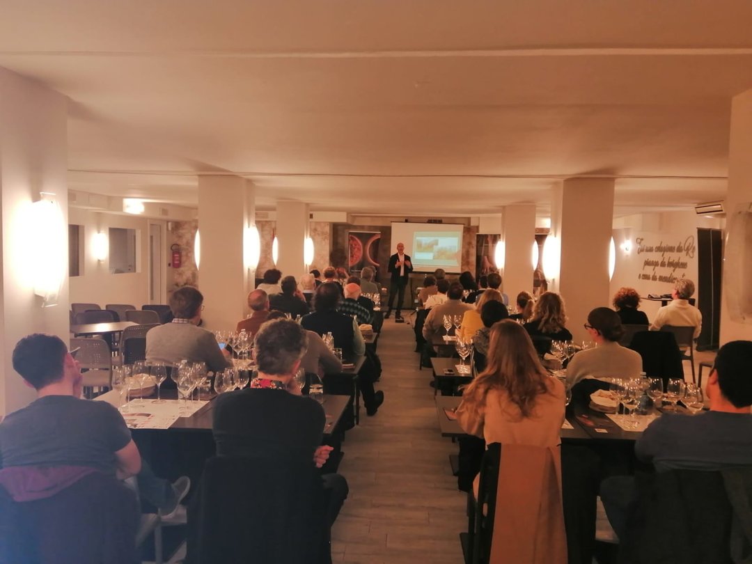 Terracotta e vino: antico binomio per il vino del futuro?