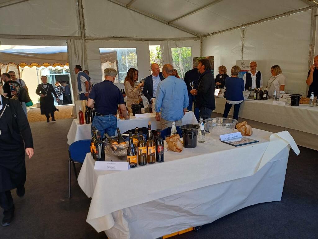 <p>Sestri: a “Mare&Mosto” le eccellenze dei vini e oli liguri</p>