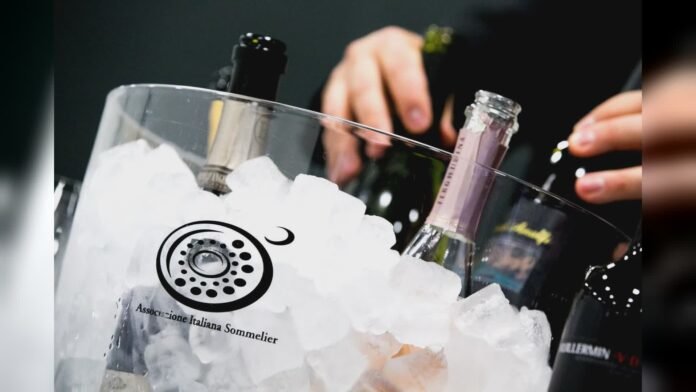 <p>Martedì 9 settembre 2025 a Genova torna il corso per diventare sommelier di AIS Liguria</p>
