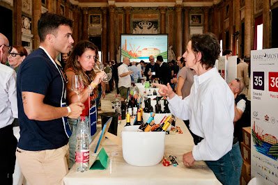 <p>Inaugurata a Palazzo Ducale l'11&deg; edizione di Mare&Mosto, l'evento di Ais Liguria dedicato al vino, all'olio e ai prodotti del territorio</p>